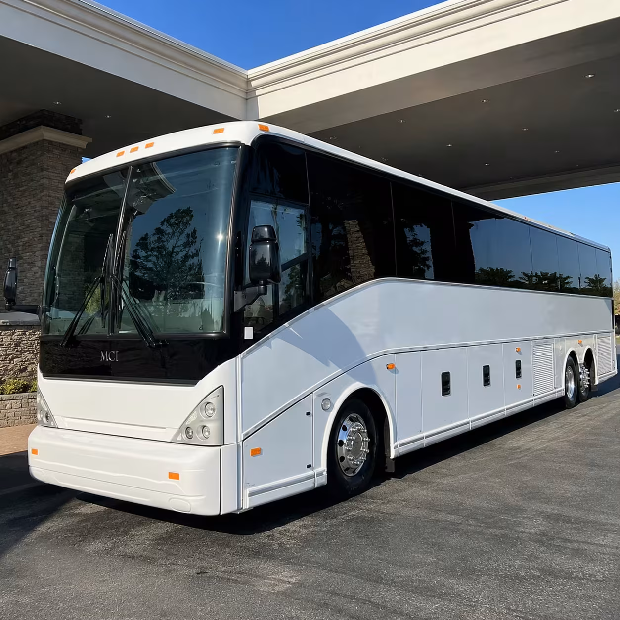 tucson employee shuttle buses for remote parking lots